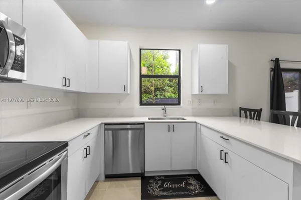 $3,700 | 20344 Northwest 6th Place, Miami Gardens, FL 33169
