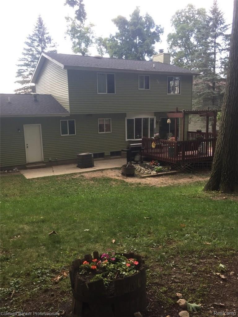 13273 Crane Ridge Court Fenton, MI 48430 - Photo 6 of 32 back 2.jpg