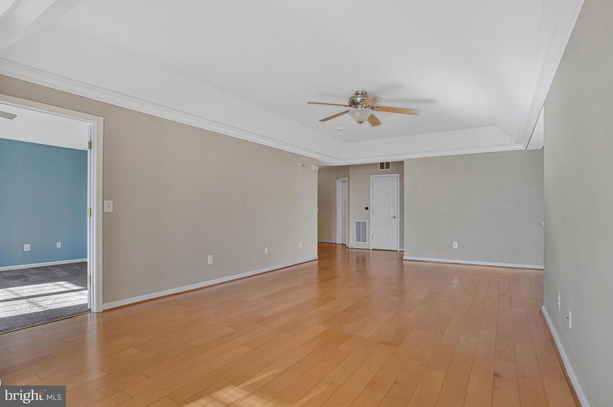 7325 Brookview Road, Unit 403 Elkridge, MD 21075 - Photo 7 of 65 Living Room
