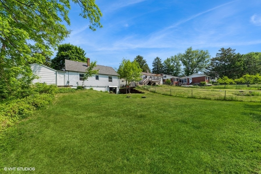 403 Highview Drive Fox River Grove, IL 60021 - Photo 13 of 18 a backyard of a house with table and chairs