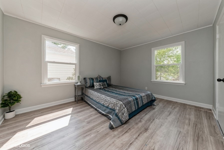 403 Highview Drive Fox River Grove, IL 60021 - Photo 8 of 18 a room with a bed and a window