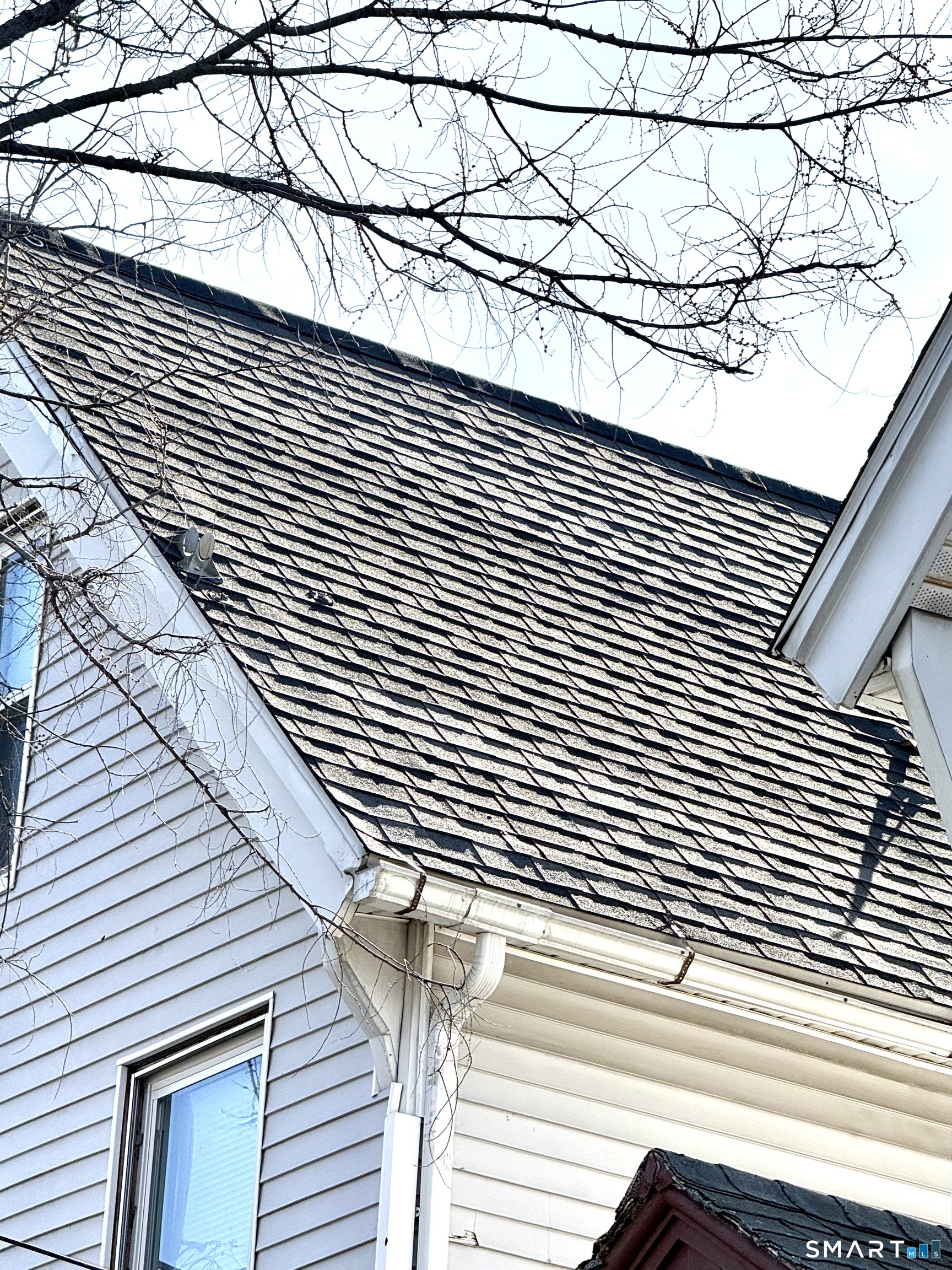 76 3rd Street New Haven, CT 06519 - Photo 17 of 20 a view of a brick house with a small space