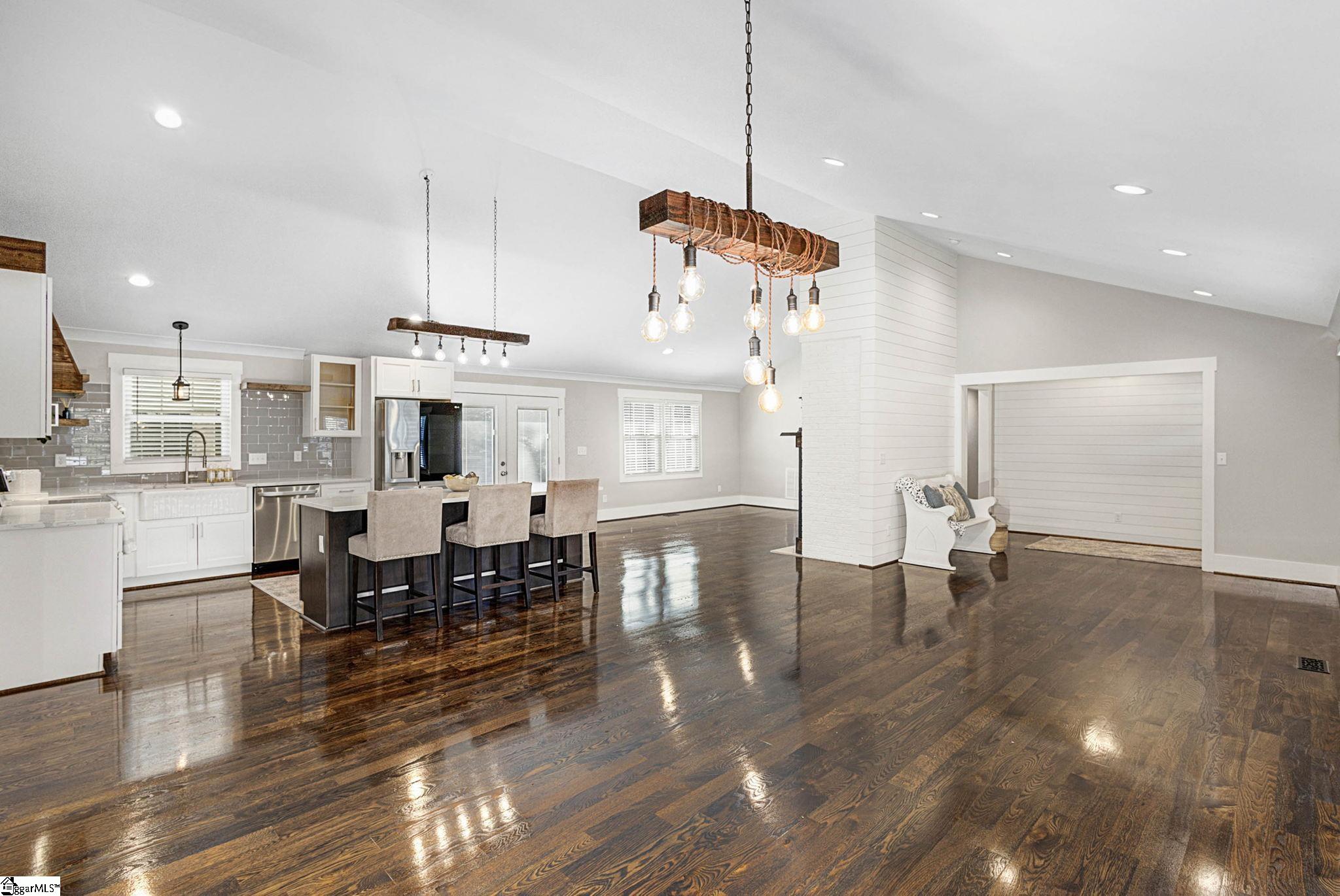 201 Rollingreen Road Greenville, SC 29615 - Photo 4 of 36 Gallery Image 4