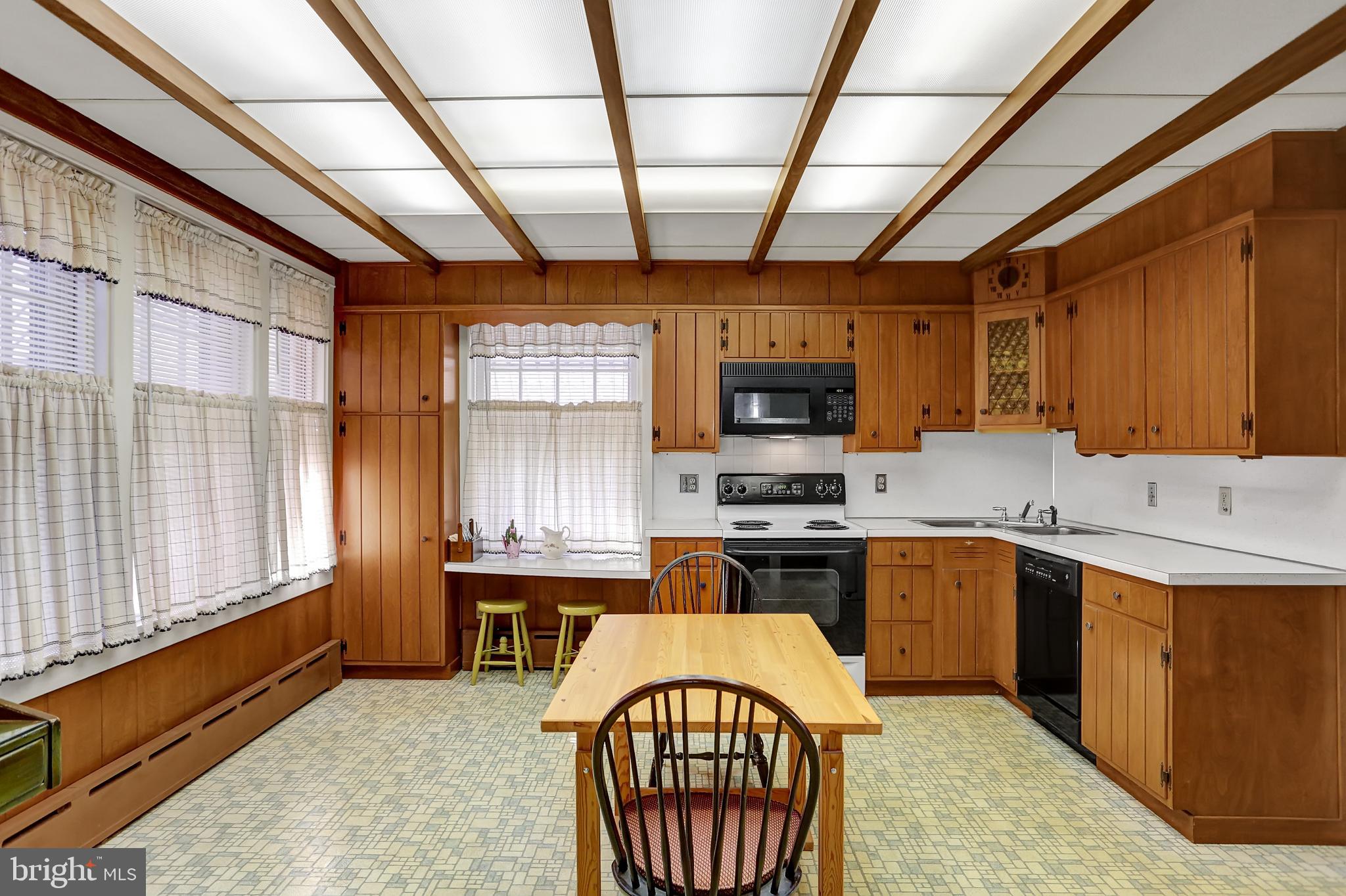 54 Upland Road Reading, PA 19609 - Photo 5 of 32 Gallery Image 5