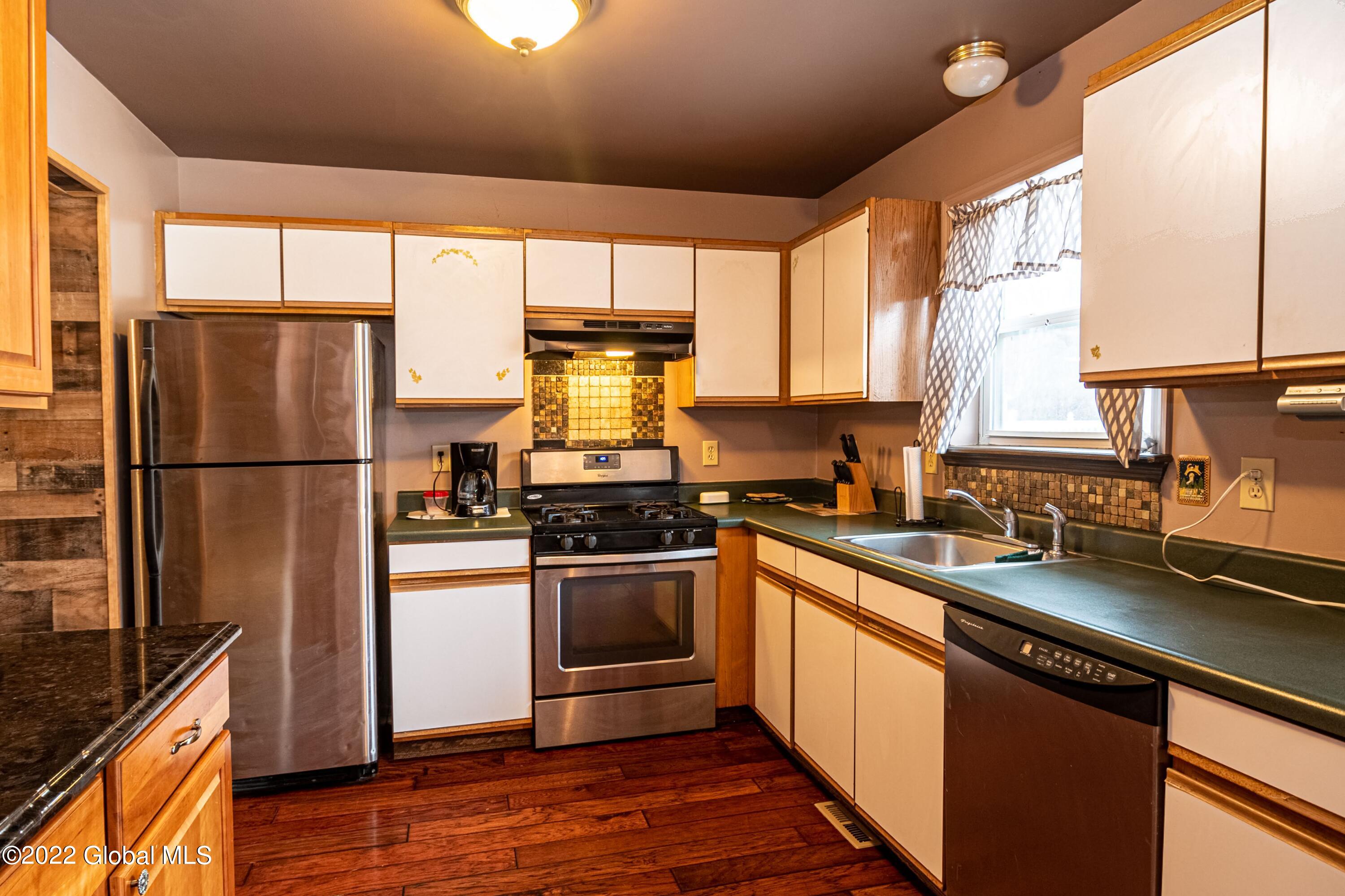 44 Wynantskill Way Troy, NY 12180 - Photo 11 of 35 44 Wynantskill Way-13