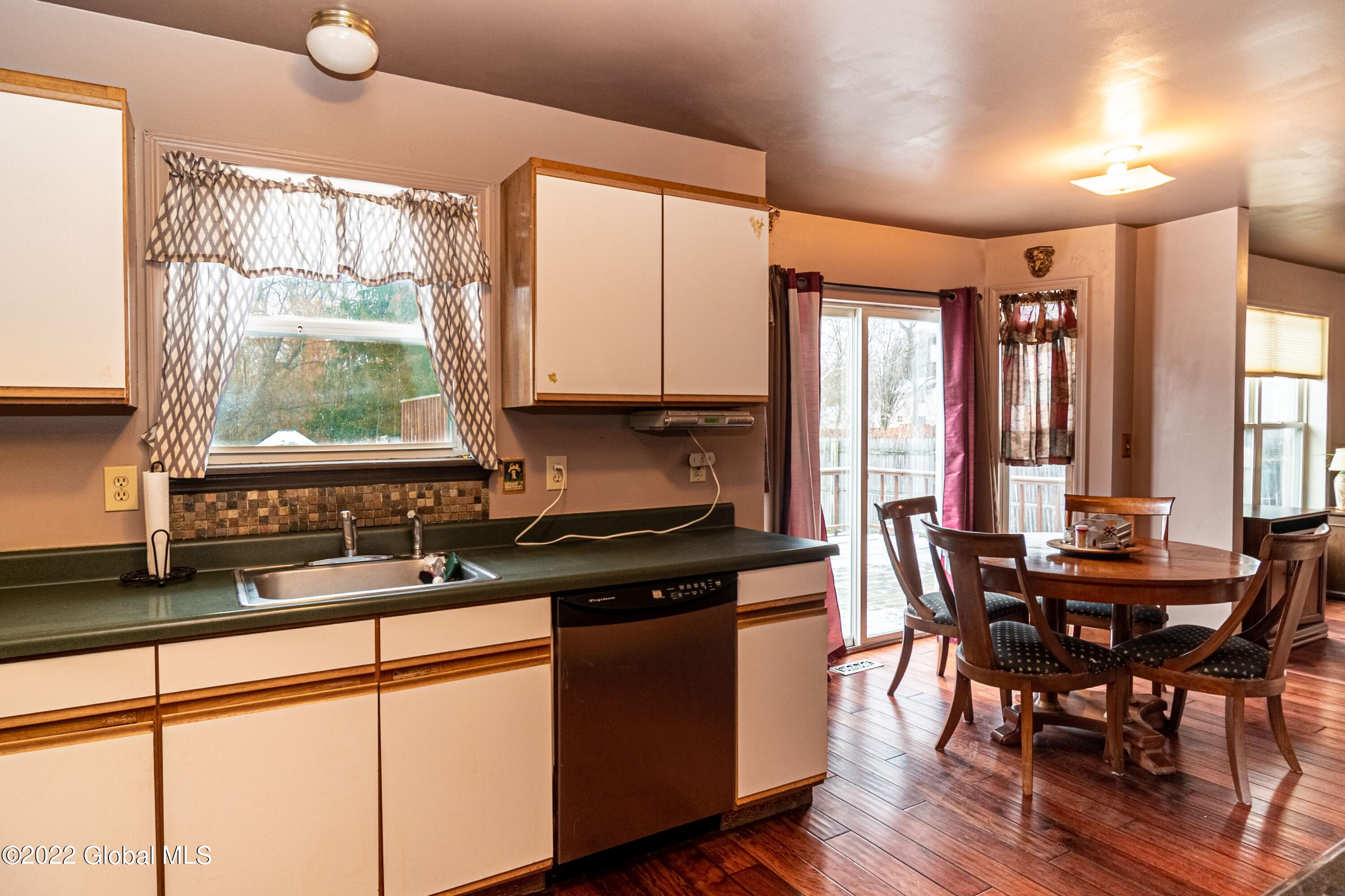 44 Wynantskill Way Troy, NY 12180 - Photo 12 of 35 44 Wynantskill Way-14