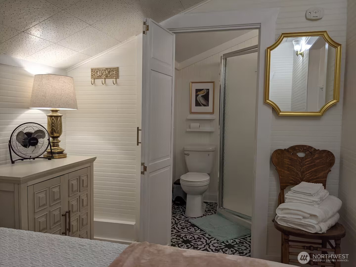 4106 Pacific Way Seaview, WA 98644 - Photo 15 of 21 a bathroom with a toilet a sink and mirror
