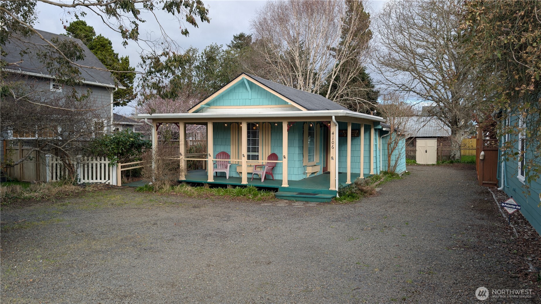 4106 Pacific Way Seaview, WA 98644 - Photo 4 of 21 a front view of a house with porch