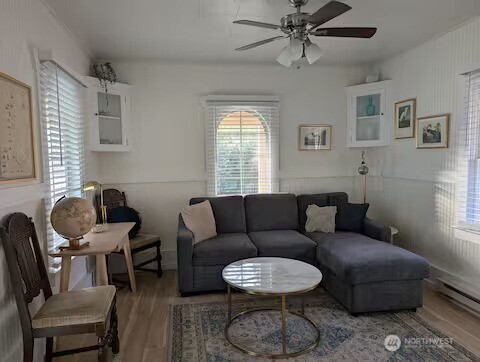 4106 Pacific Way Seaview, WA 98644 - Photo 7 of 21 a living room with furniture and a window