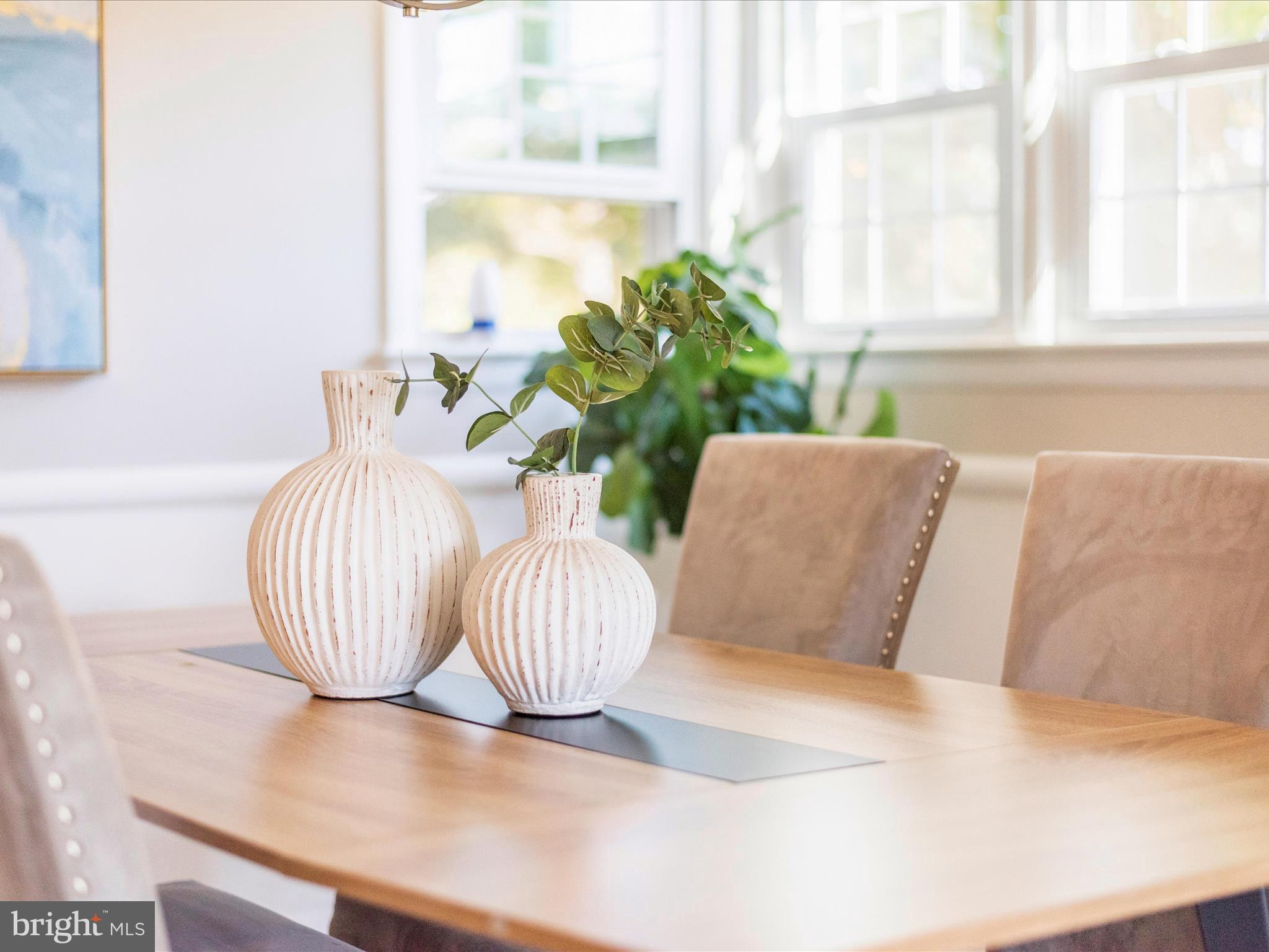 23509 Woodfield Road Gaithersburg, MD 20882 - Photo 12 of 55 Dining Room Detail