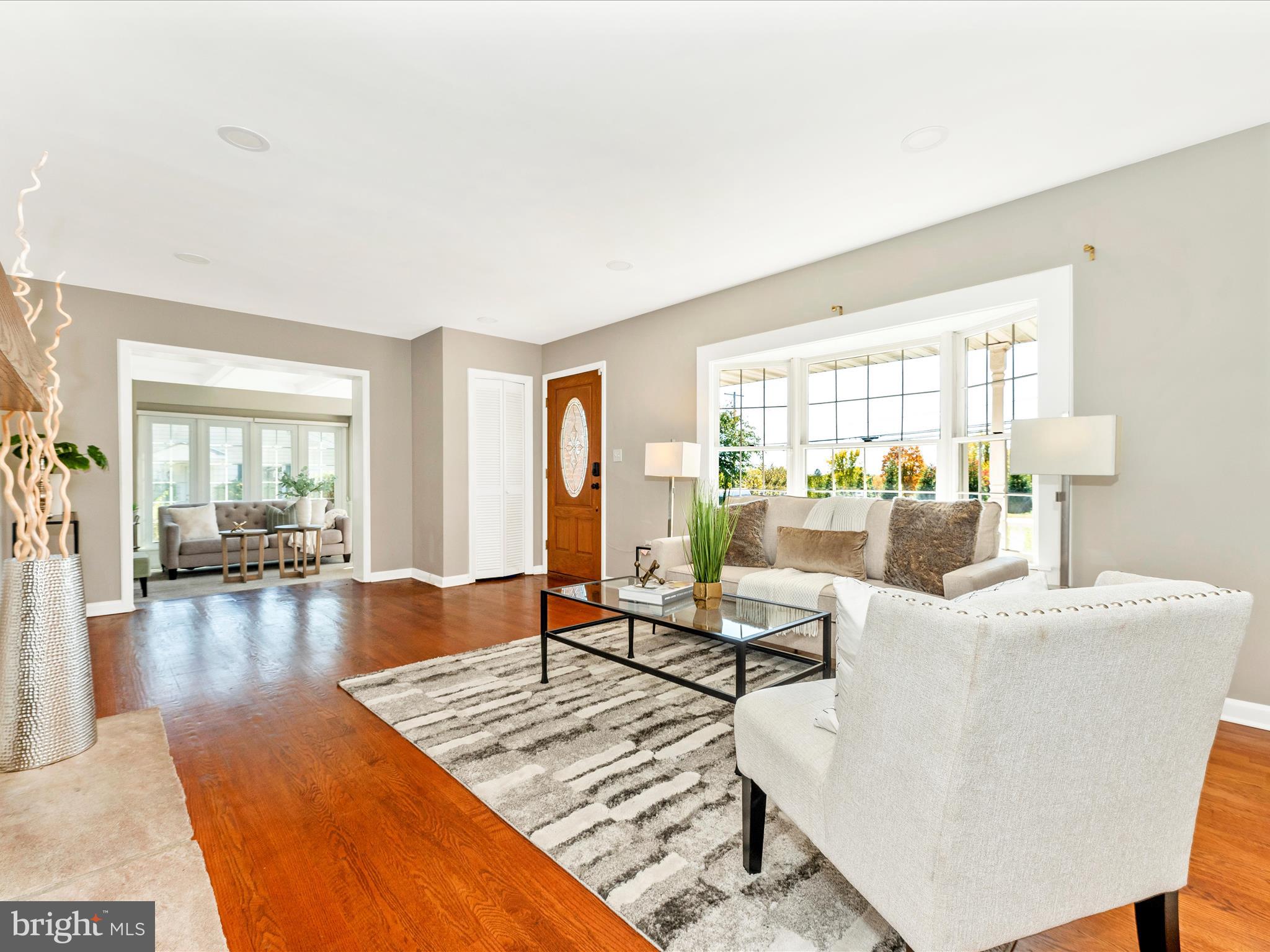 23509 Woodfield Road Gaithersburg, MD 20882 - Photo 4 of 55 Living Room