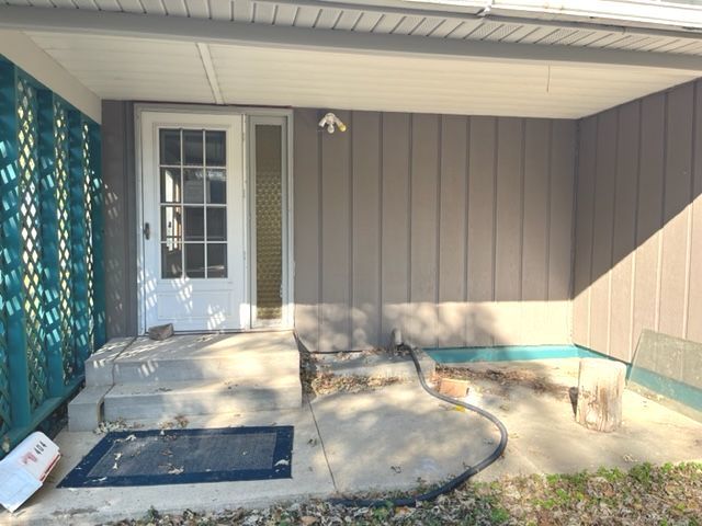 404 North Main Coleta, IL 61081 - Photo 18 of 32 a view of a living room