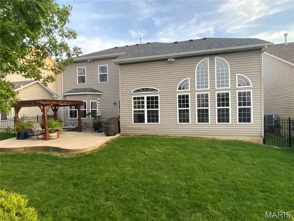 $469,500 | 193 Berry Manor Circle, St. Peters, MO 63376