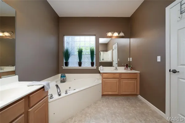 $469,500 | 193 Berry Manor Circle, St. Peters, MO 63376