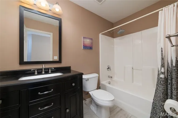 $469,500 | 193 Berry Manor Circle, St. Peters, MO 63376