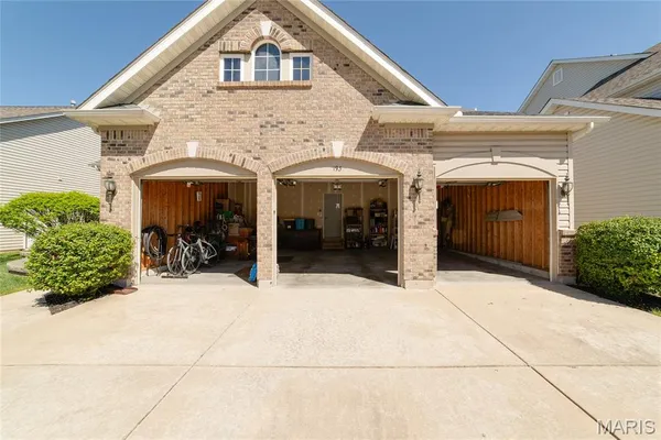 $469,500 | 193 Berry Manor Circle, St. Peters, MO 63376