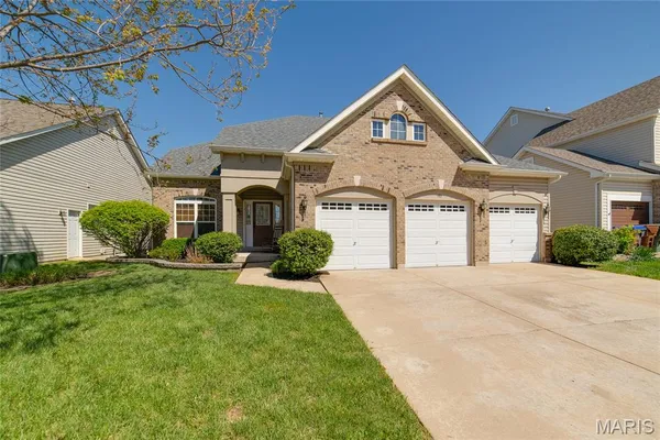 $469,500 | 193 Berry Manor Circle, St. Peters, MO 63376