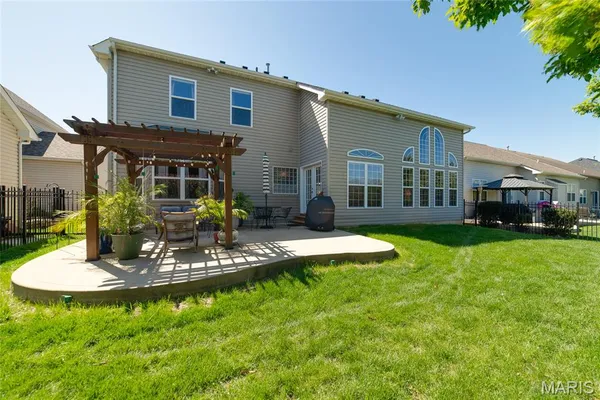 $469,500 | 193 Berry Manor Circle, St. Peters, MO 63376