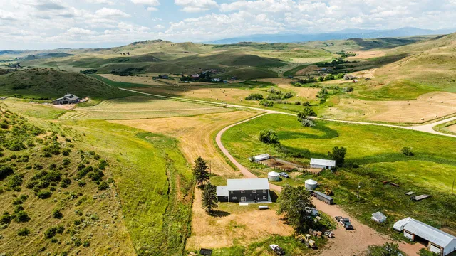 $765,000 | 695 Dow Prong Road, Wyarno, WY 82845