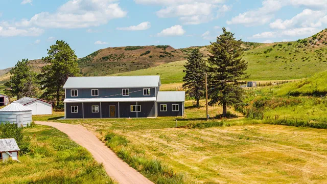 $765,000 | 695 Dow Prong Road, Wyarno, WY 82845