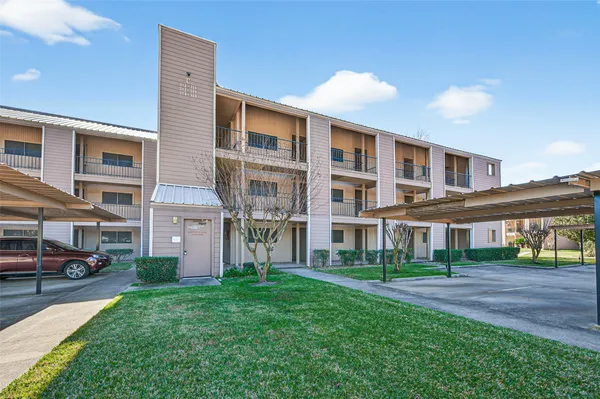 $197,500 | 15575 Marina Drive, Unit 217C, Montgomery, TX 77356
