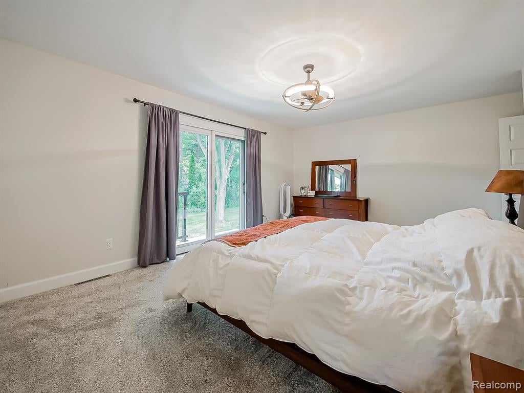 1021 Dowling Road Bloomfield Hills, MI 48304 - Photo 14 of 58 Gallery Image 14