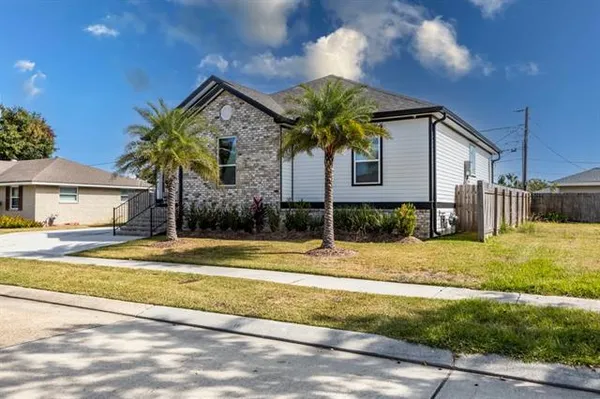 $250,000 | 2013 Congressman Hebert Drive, Chalmette, LA 70043