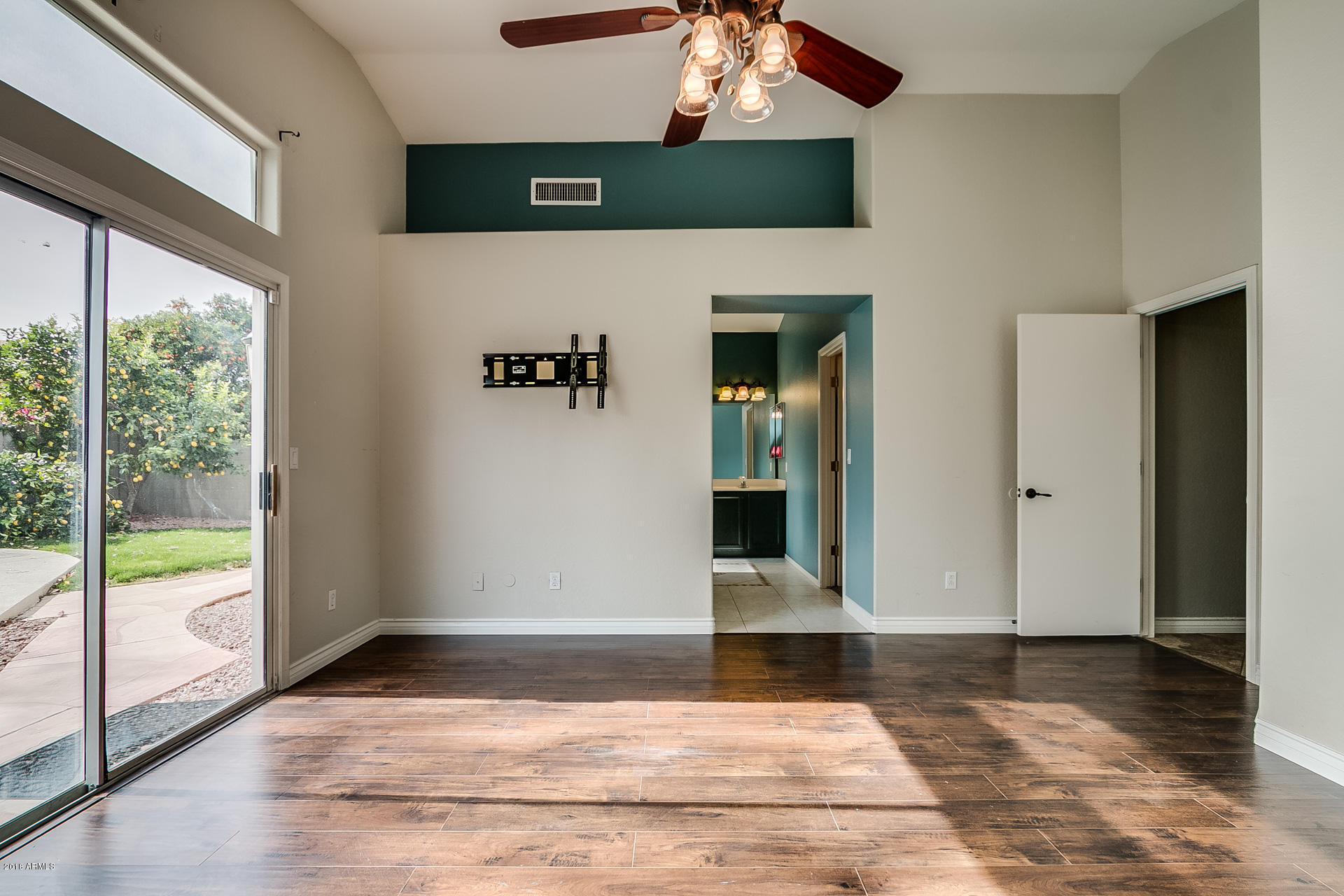1327 East St John Road Phoenix, AZ 85022 - Photo 12 of 23 Saint John-11