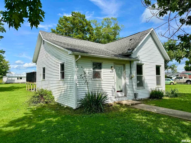 $55,000 | 414 East Monroe Avenue, Farina, IL 62838