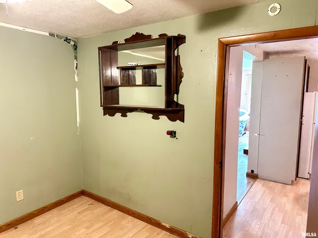 $55,000 | 414 East Monroe Avenue, Farina, IL 62838