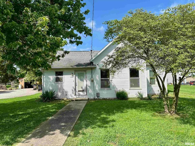 $55,000 | 414 East Monroe Avenue, Farina, IL 62838