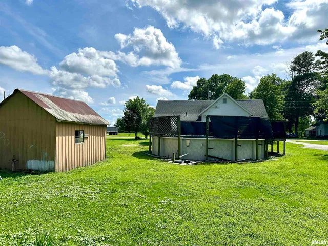 $55,000 | 414 East Monroe Avenue, Farina, IL 62838