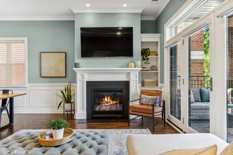$649,900 | 1165 West Eddy Street, Unit 2W, Chicago, IL 60657
