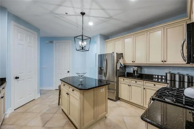 $1,100,000 | 2855 Tiburon Boulevard East, Unit 101, Naples, FL 34109