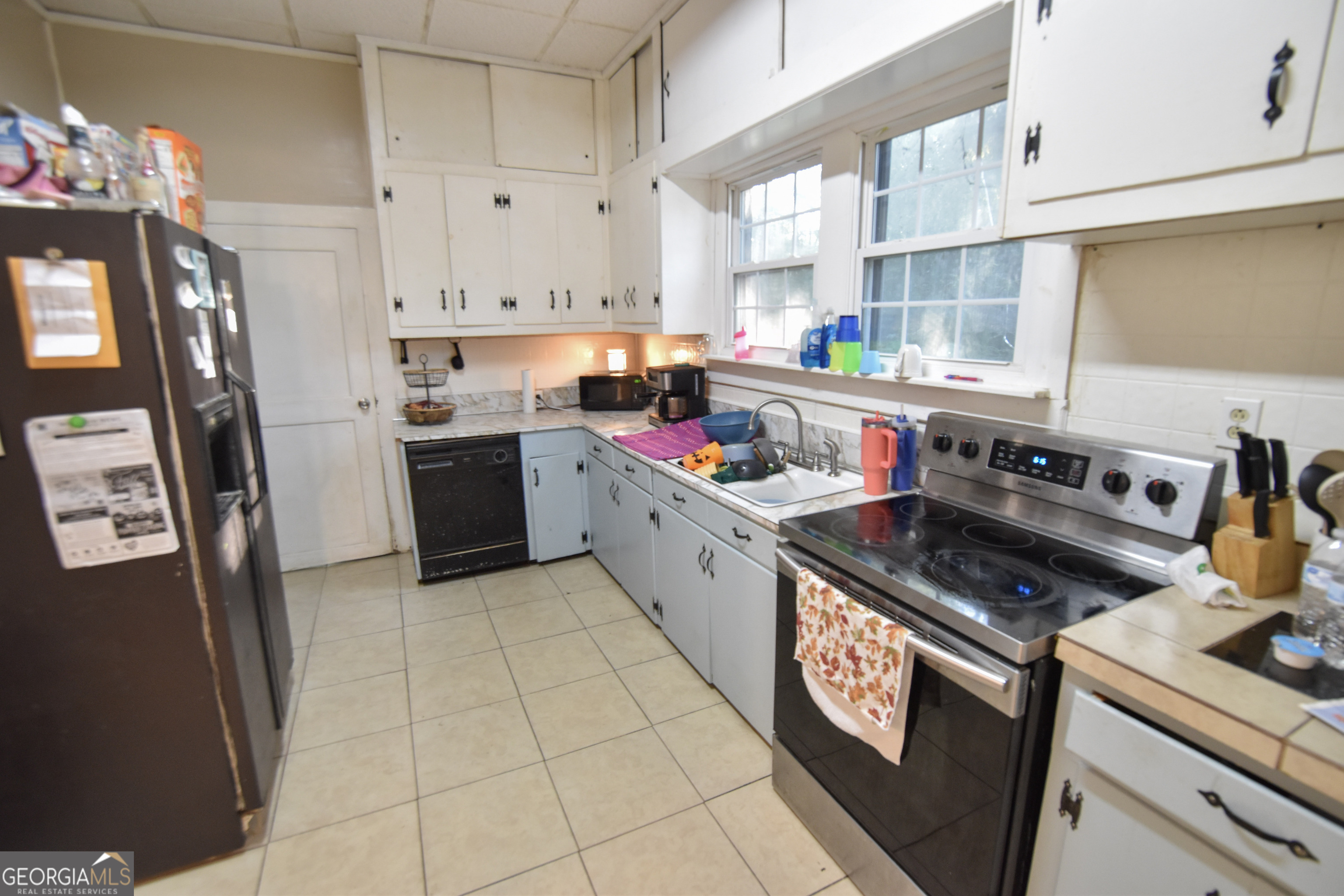 908 East McCarty Street Sandersville, GA 31082 - Photo 8 of 20 a kitchen with stainless steel appliances granite countertop a stove a sink and a refrigerator
