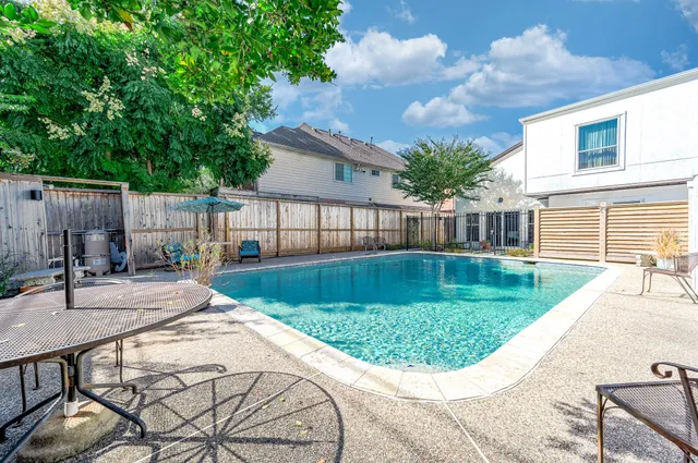 a view of entryway front of house