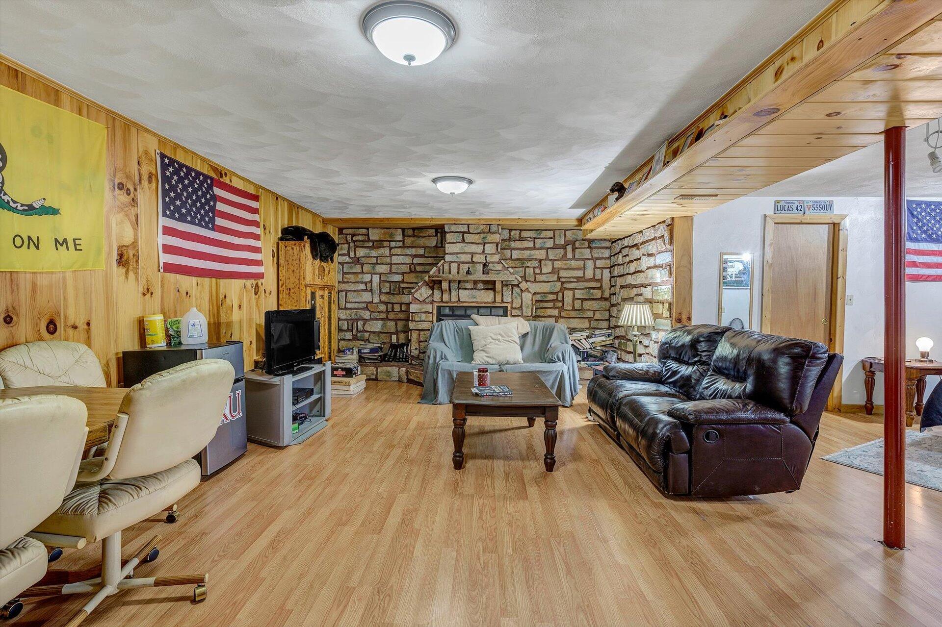 3272 Absalom Smith Road Salem, VA 24153 - Photo 18 of 34 18-080220210114