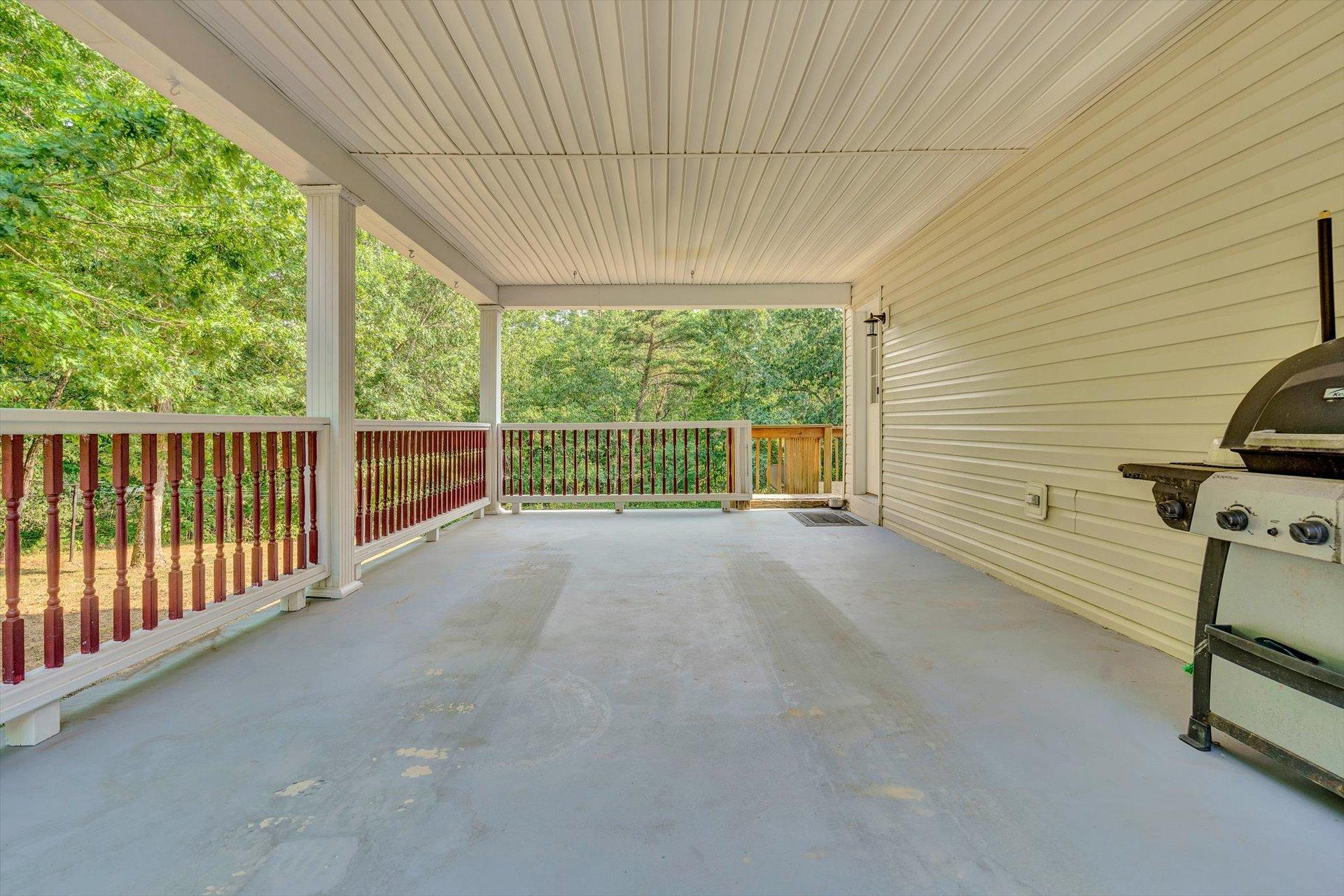 3272 Absalom Smith Road Salem, VA 24153 - Photo 4 of 34 04-080220210122