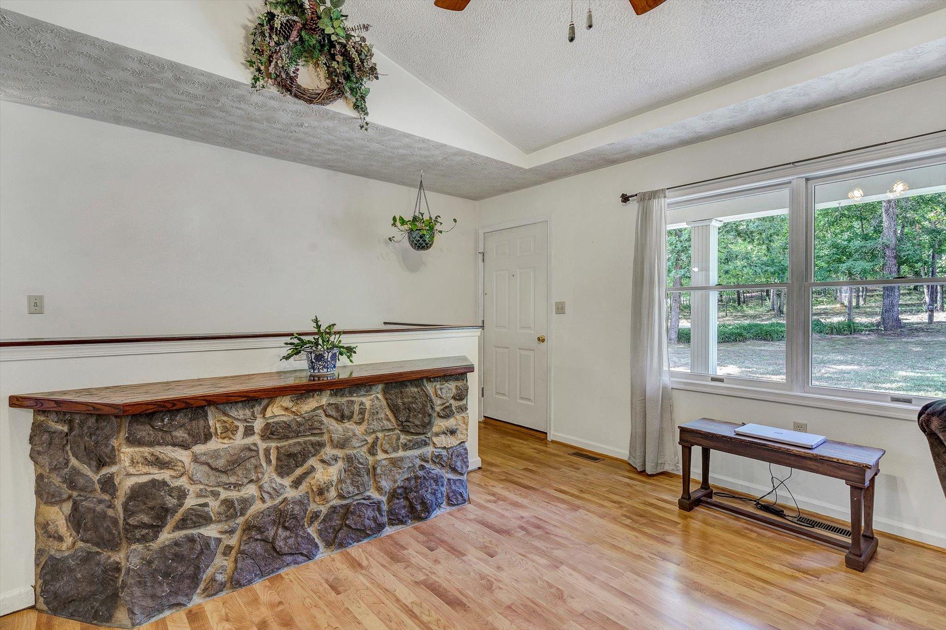 3272 Absalom Smith Road Salem, VA 24153 - Photo 5 of 34 05-080220210104