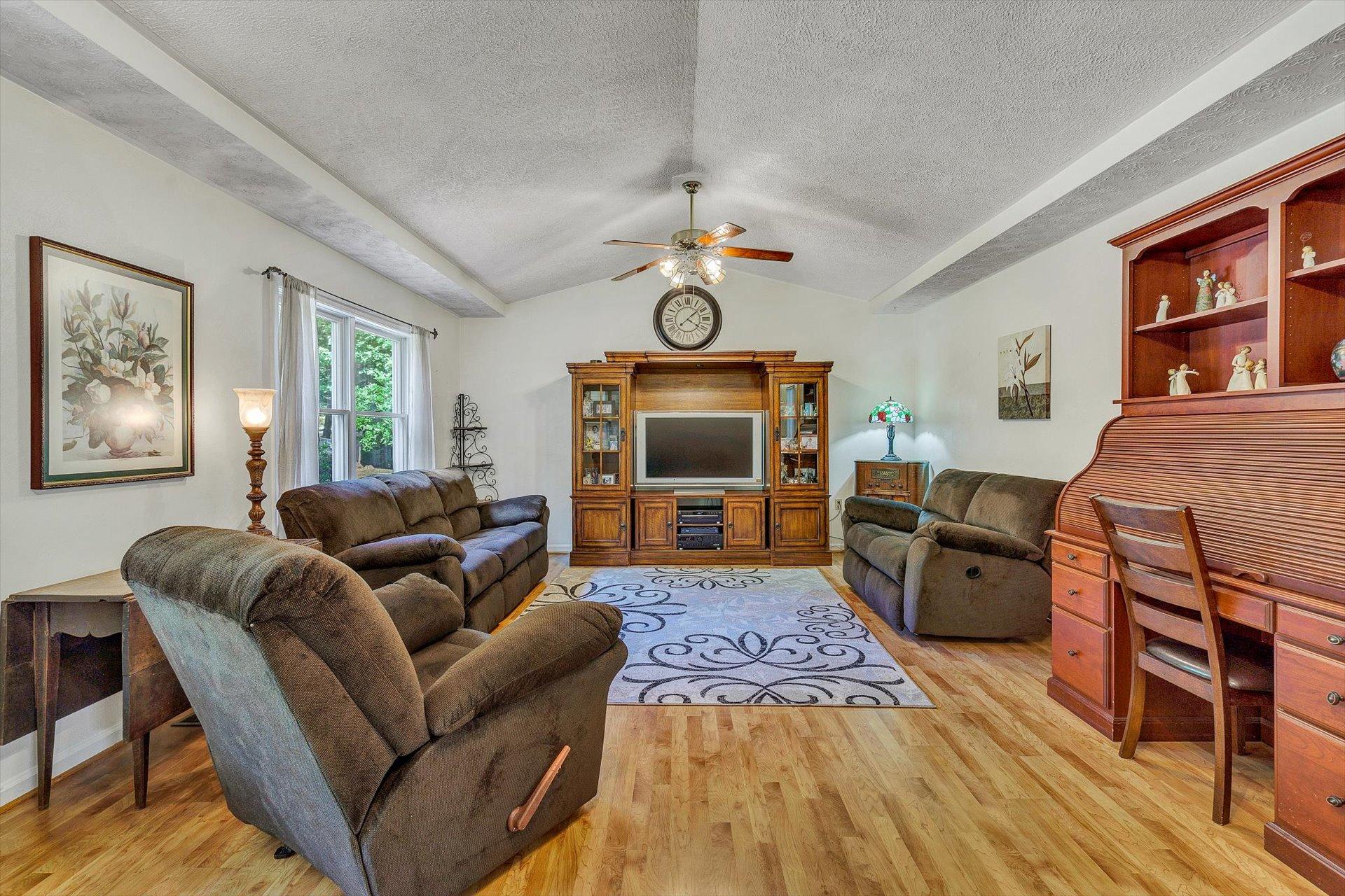 3272 Absalom Smith Road Salem, VA 24153 - Photo 7 of 34 07-080220210101