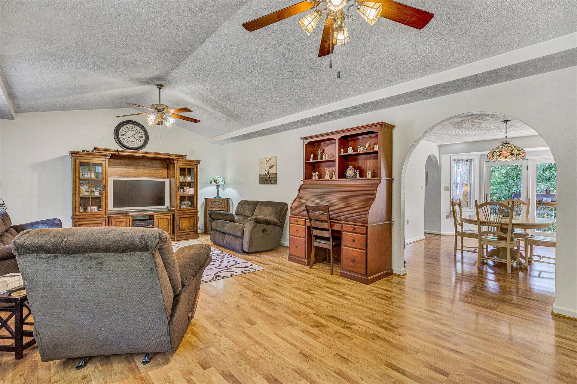 3272 Absalom Smith Road Salem, VA 24153 - Photo 8 of 34 08-080220210102