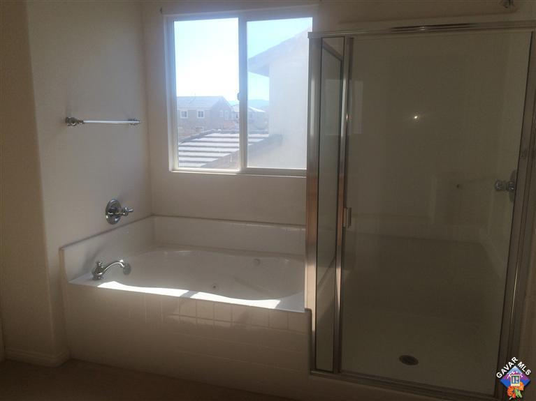 43757 Rucker Street Lancaster, CA 93535 - Photo 7 of 8 a bathroom with a bathtub