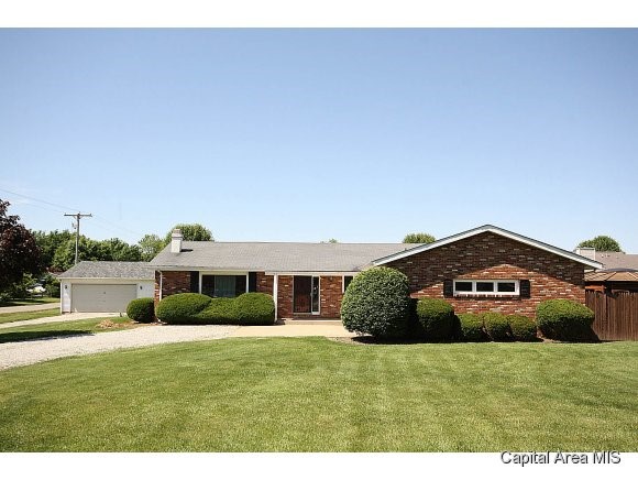 817 West Washington Street Athens, IL 62613 - Photo 1 of 18 Gallery Image 1