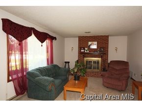 817 West Washington Street Athens, IL 62613 - Photo 5 of 18 Gallery Image 5