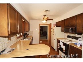 817 West Washington Street Athens, IL 62613 - Photo 8 of 18 Gallery Image 8