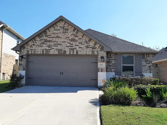 $2,500 | 9257 Inland Leather Lane, Conroe, TX 77385