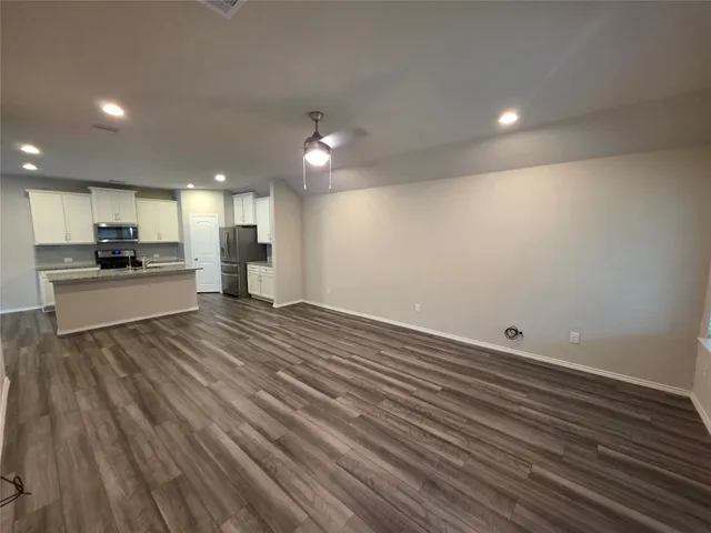 $2,300 | 9257 Inland Leather Lane, Conroe, TX 77385