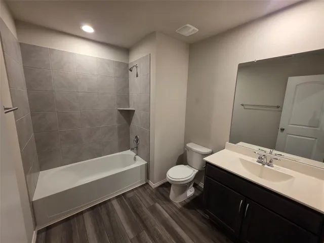 $2,400 | 9257 Inland Leather Lane, Conroe, TX 77385