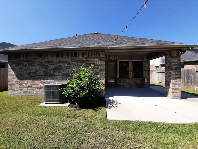 $2,300 | 9257 Inland Leather Lane, Conroe, TX 77385