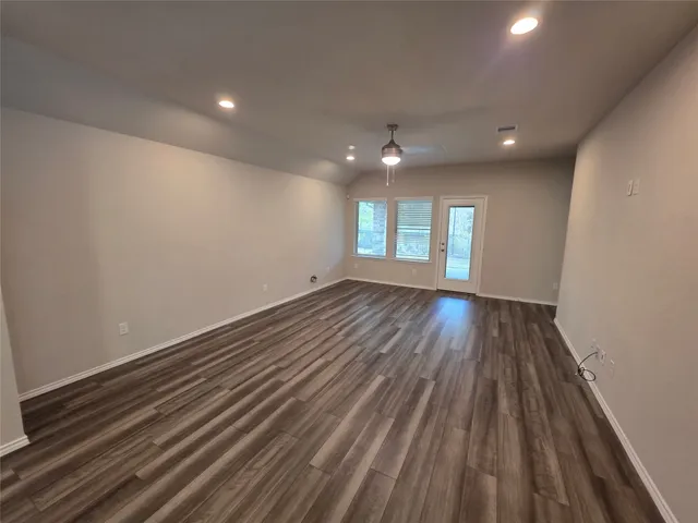 $2,400 | 9257 Inland Leather Lane, Conroe, TX 77385